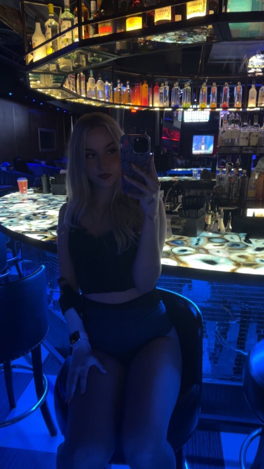 ED3N The Sexy Waitress #vnOSQ0xh
