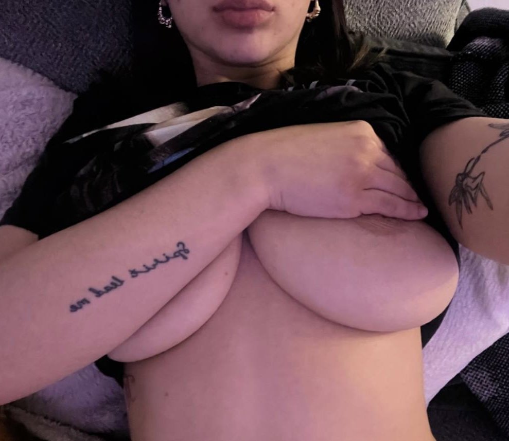 Kate loves showing off #q76QF86P