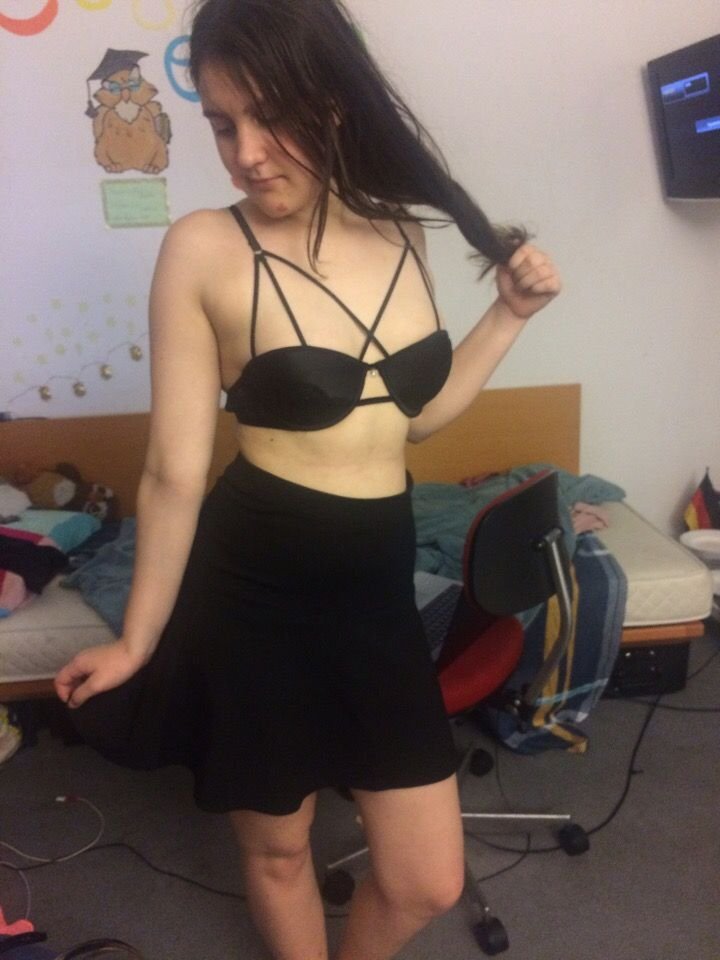 This exhibitionist loves to show herself off, Russian girl Elisa Lukanina, living in Germany #qtaXYYlu