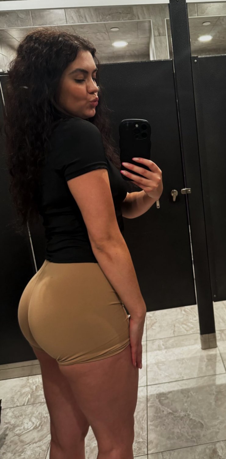 Brunette big titty, & booty gym babe #l8qTaK9u